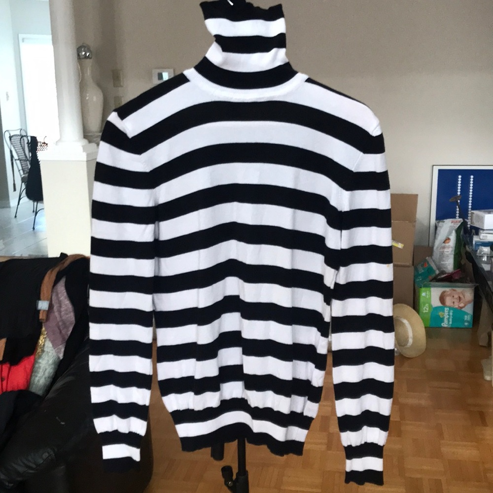 H & M LADIES  SWEATER SIZE WOMEN S